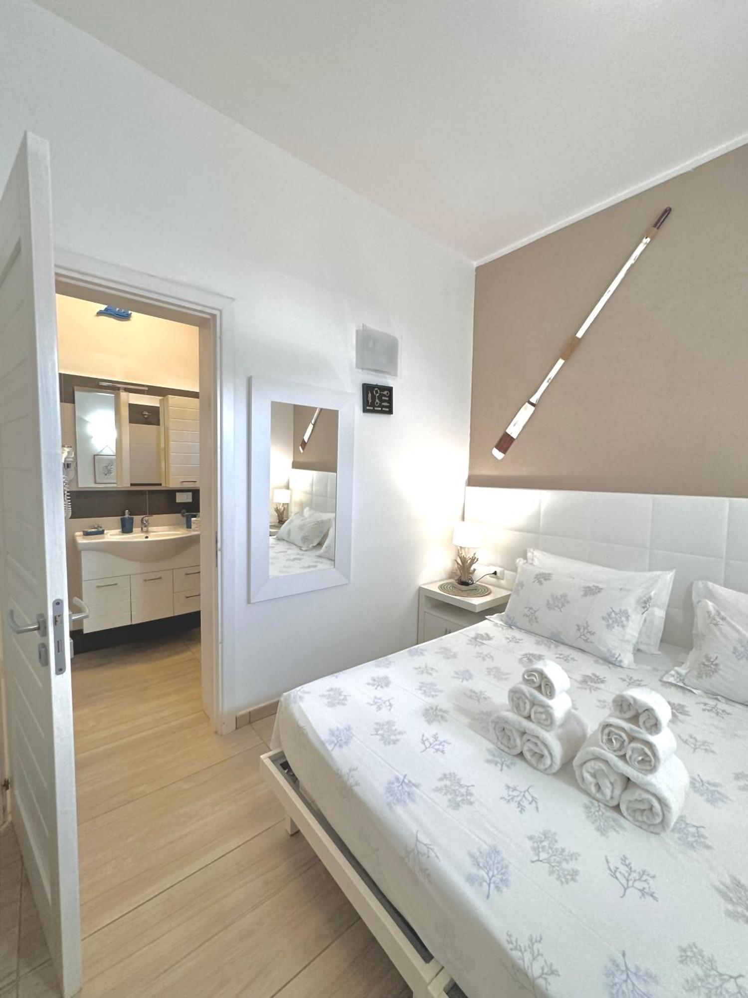Aquarama Rooms & Apartments Torre Squillace Екстериор снимка